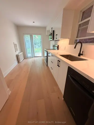 3384 Lake Shore Boulevard W 102, Toronto, On M8w 1m9