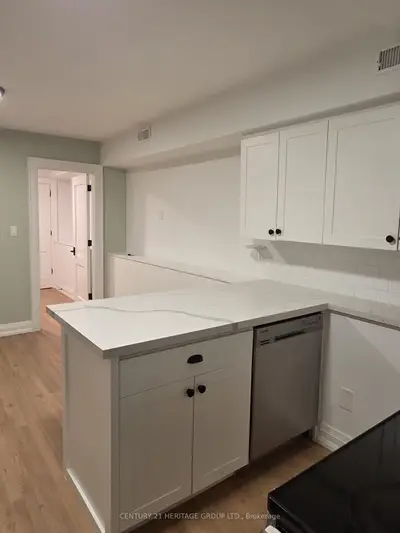 60 Fuller Avenue Lower Level, Toronto, On M6r 2c3
