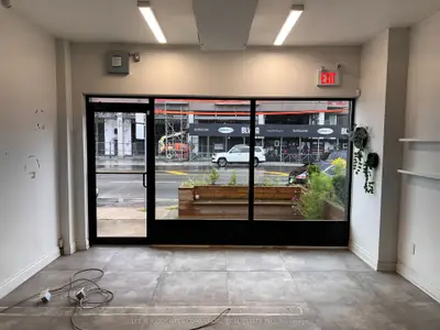 944 The Queensway Boulevard, Toronto, On M8z 1p4