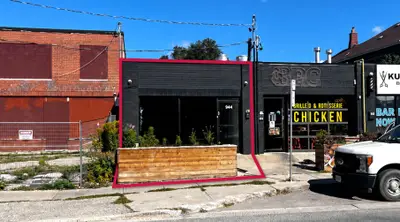 944 The Queensway Boulevard, Toronto, On M8z 1p4