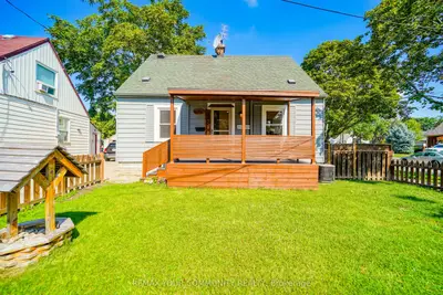 102 Hearst Circle, Toronto, On M6m 2v1