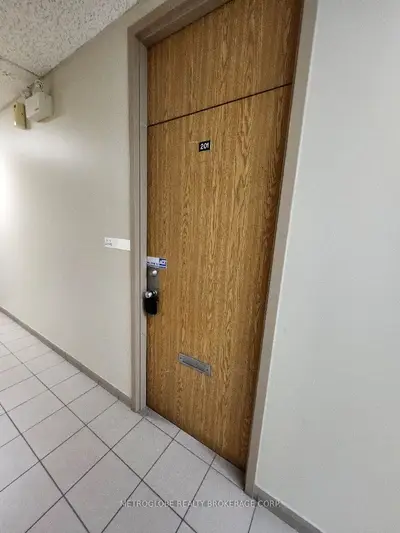 5511 Tomken Road 201-203, Mississauga, On L4w 4b6