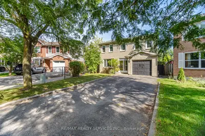 12 Ladin Drive, Brampton, On L6s 3v5