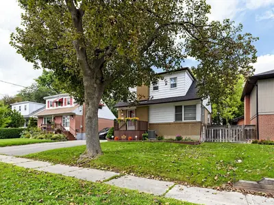 16 Clearbrooke Circle, Toronto, On M9w 2e3