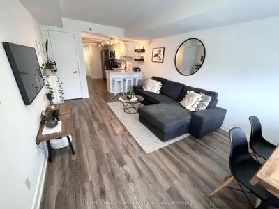11 Superior Avenue Th1, Toronto, On M8v 0a7