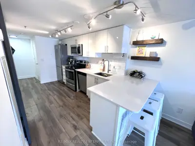 11 Superior Avenue Th1, Toronto, On M8v 0a7