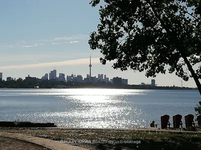 5 Marine Parade Drive 205, Toronto, On M8v 4b4