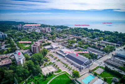 212 Kerr Street 906, Oakville, On L6k 3b1
