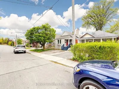 32 Seventeenth Street, Toronto, On M8v 3k3