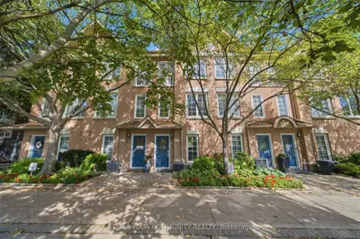 180 Manitoba Street 3, Toronto, On M8y 4g7
