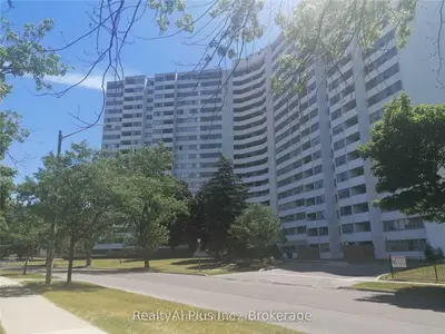 530 Lolita Gardens 1210, Mississauga, On L5a 3t2