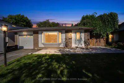 16 Lockton Crescent, Brampton, On L6w 1c3