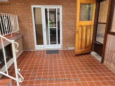 2379 Hensall Street, Mississauga, On L5a 2t1