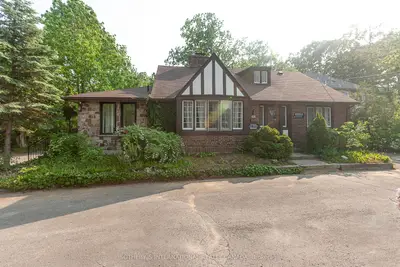 1462 Hurontario Street, Mississauga, On L5g 3h4
