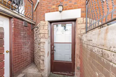 20 Edna Avenue Bsmt, Toronto, On M6p 1b8