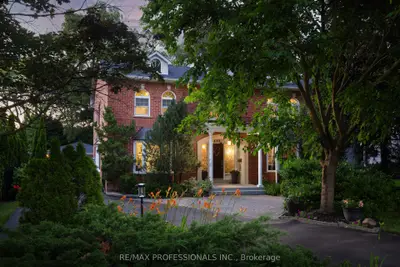 106 Rathburn Road, Toronto, On M9a 1r7