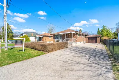 126 Angelene Street, Mississauga, On L5g 1x2