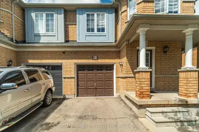 82 Starhill Crescent, Brampton, On L6r 2w1