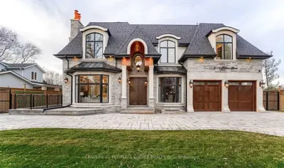 2115 Rebecca Street, Oakville, On L6l 2a4
