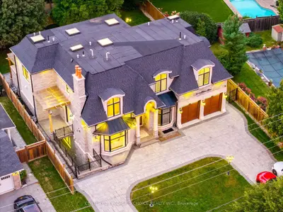 2115 Rebecca Street, Oakville, On L6l 2a4