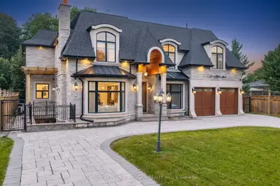 2115 Rebecca Street, Oakville, On L6l 2a4