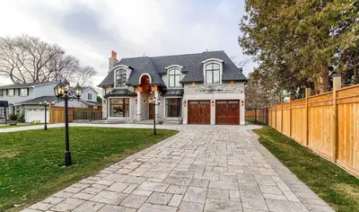 2115 Rebecca Street, Oakville, On L6l 2a4