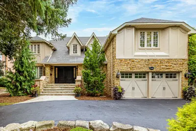 2446 Hammond Road, Mississauga, On L5k 1t2
