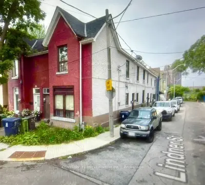 38 Miller Street, Toronto, On M6n 2z7