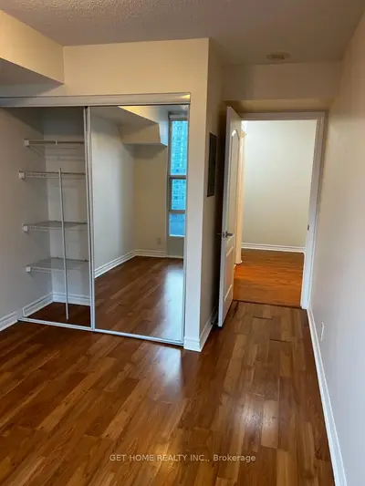1 Elm Drive W 1205, Mississauga, On L5b 3c2