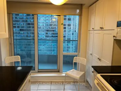 1 Elm Drive W 1205, Mississauga, On L5b 3c2