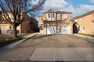 26 Tumbleweed Trail, Brampton, On L6y 5a1