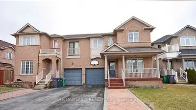 22 Blue Whale Boulevard, Brampton, On L6r 2m2