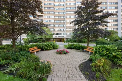 50 Elm Drive E 1507, Mississauga, On L5a 3x2