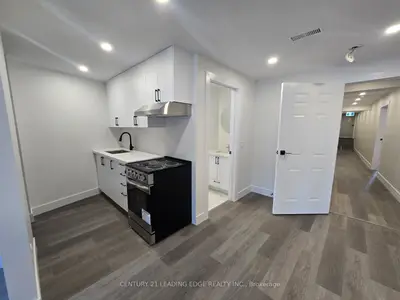 3030 Dundas Street #3, Toronto, On M6p 1z3