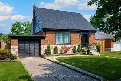 32 Castlebar Road, Toronto, On M8z 2j5