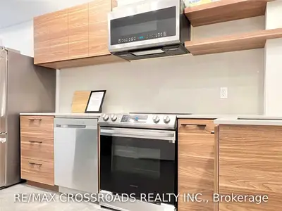 3333 Dundas Street W 1b, Toronto, On M6p 2a6