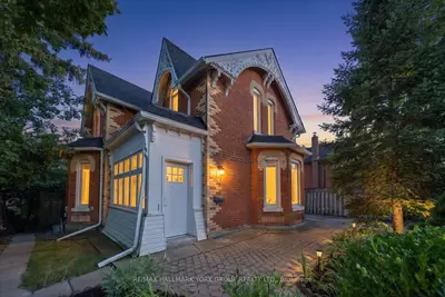 16 Scarboro Street, Mississauga, On L4t 1e4