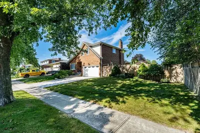 671 Louis Drive, Mississauga, On L5b 2v4