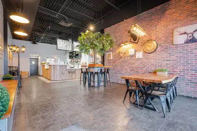 325 Central Parkway W 11, Mississauga, On L5b 3x9