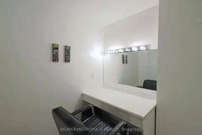 258 Wallace Avenue Studio 10, Toronto, On M6p 3m9