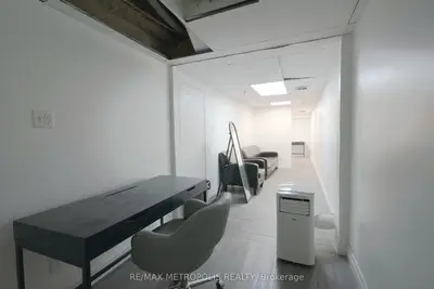 258 Wallace Avenue Studio 1-2, Toronto, On M6p 3m9