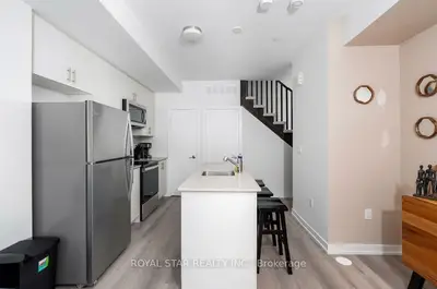 3562 Conolial Drive 202, Mississauga, On L5l 5r9