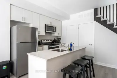 3562 Conolial Drive 202, Mississauga, On L5l 5r9