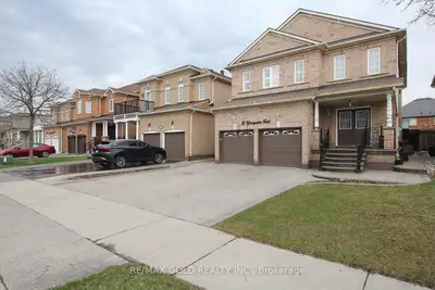 15 Youngestar Trail, Brampton, On L6p 1p5