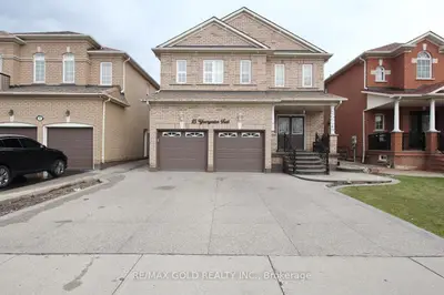 15 Youngestar Trail, Brampton, On L6p 1p5