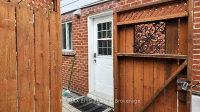 3389 Kelowna Court, Mississauga, On L5c 2e5