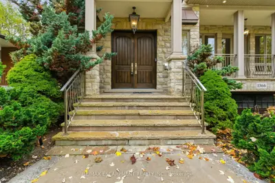 1366 Wilson Avenue, Mississauga, On L5g 3k2