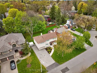 27 Nottingham Drive, Toronto, On M9a 2w4