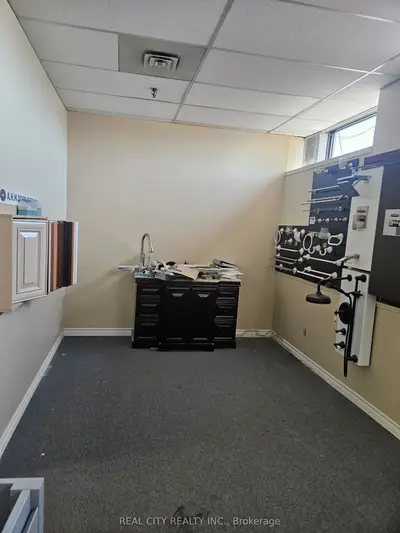 55 Rutherford Road S, Brampton, On L6w 3j3