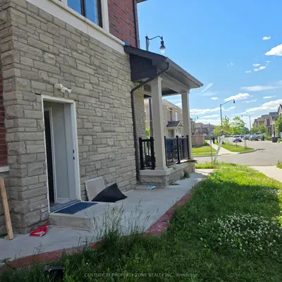 2 Bachelor Street, Brampton, On L7a 5b1